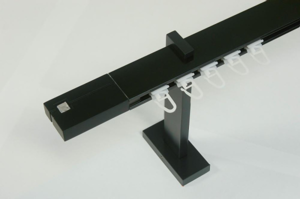 Egysínes SQUARE LINE fekete karnis - KRYSTAL fekete karnisvég