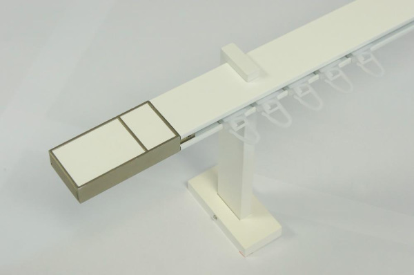 Egysínes SQUARE LINE fehér karnis - BOSS fehér bőr karnisvég