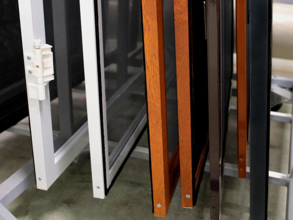 Zsanéros szúnyogháló AJTÓRA SMART keretben - renolit 7